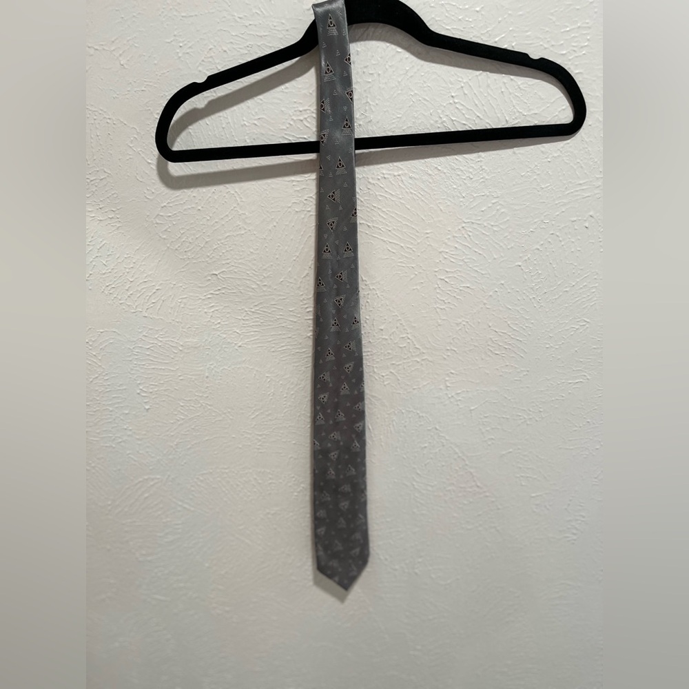 Chanel Silk Shiny Gray Triangle Patterned Men's Tie Beautiful! - Picture 5 of 8